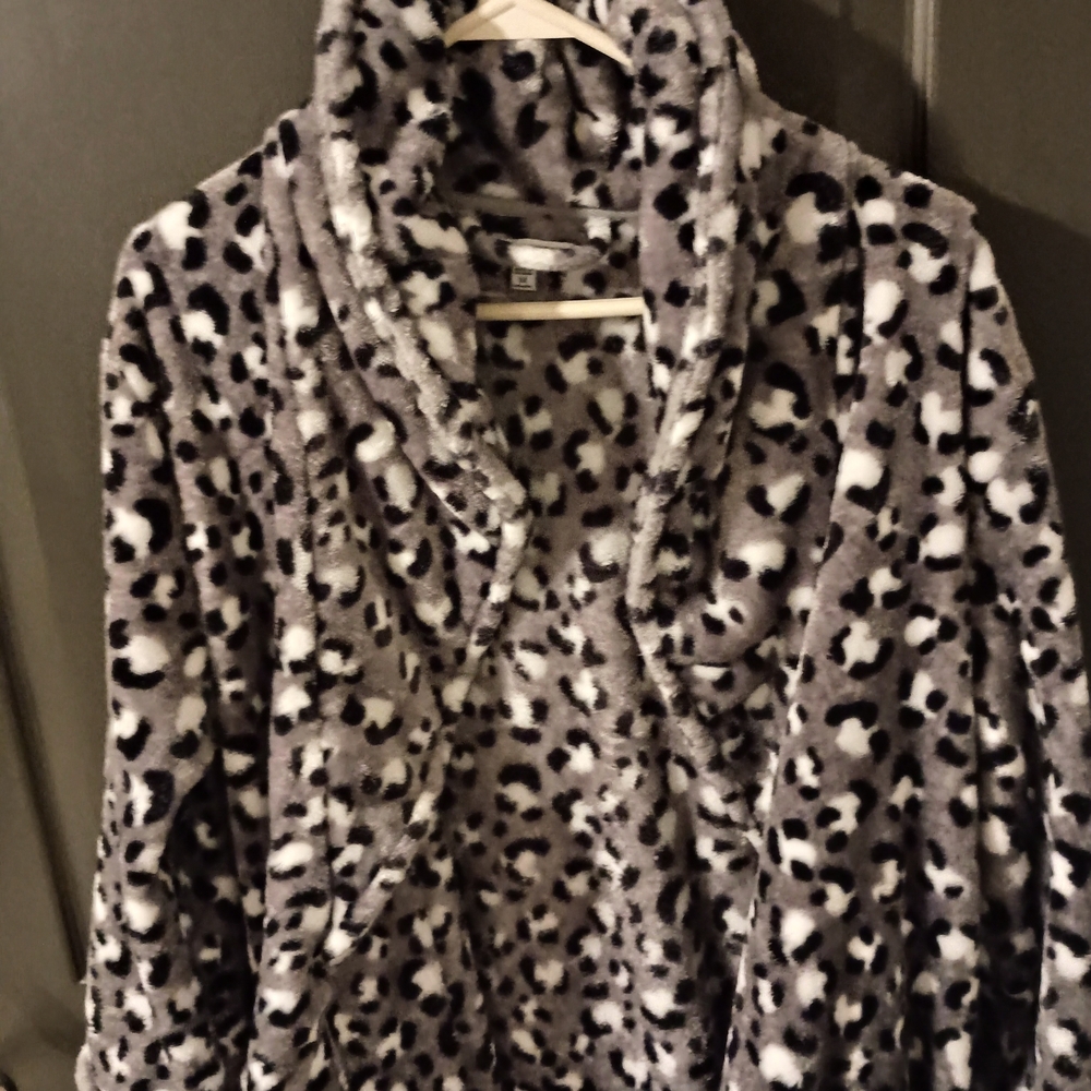 Leopard Print Women's Robe - Picture 3 of 8